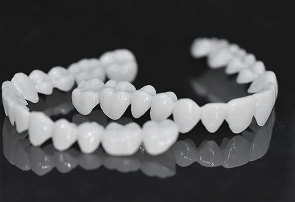 Facetas Odontológicas Removíveis - Prótese Superior e Prótese Inferior